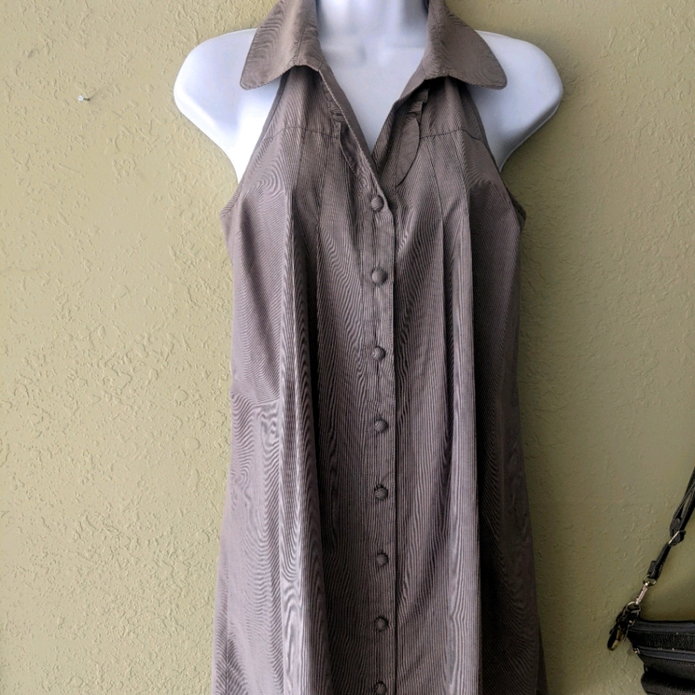 Halter sleeveless dress with collar
